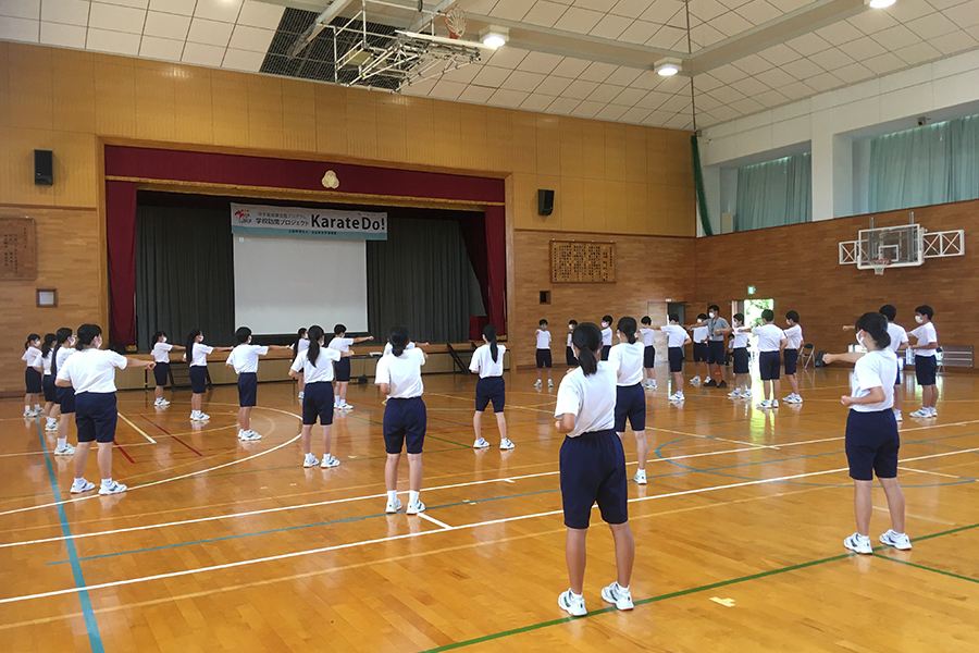 Read more about the article 千葉県の長生中学校で空手道体験授業を実施