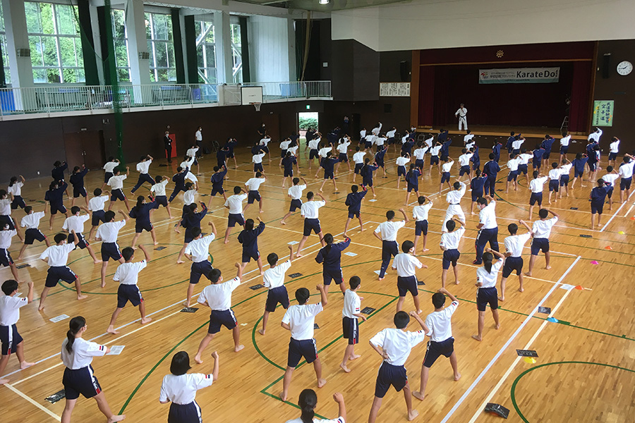 You are currently viewing 兵庫県・赤穂中学校において空手道体験授業を実施