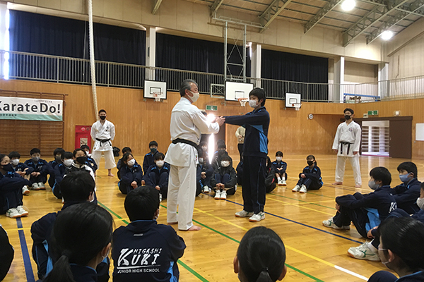 写真：久喜東中学校 空手道体験授業の模様4