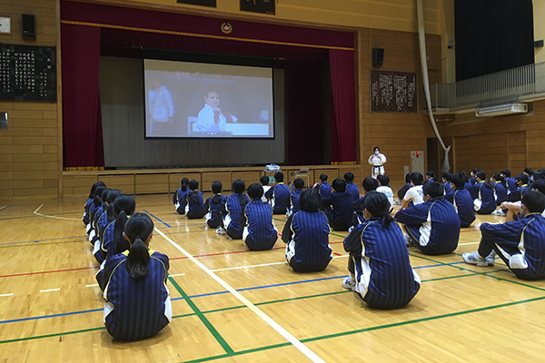 写真：志村第三中学校 空手道体験授業の模様1