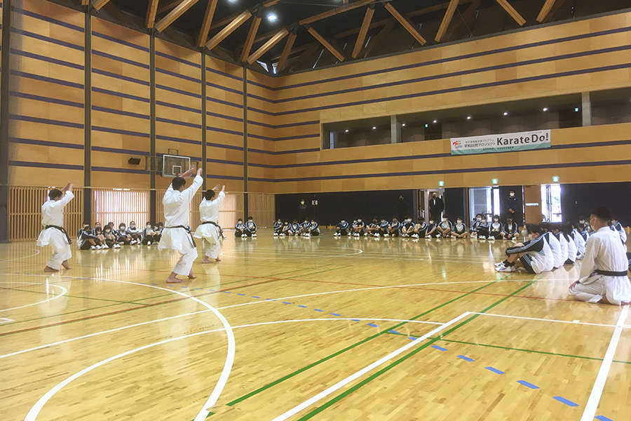 Read more about the article 東京都・武蔵野大学中学校で空手道体験授業を実施
