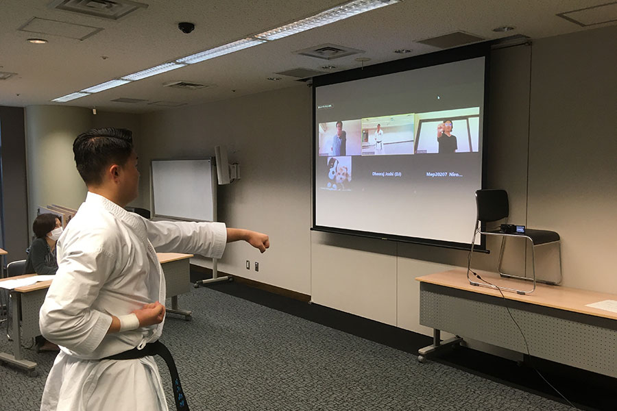 Read more about the article Let’s try KARATE ～体験！TIEC道場～を実施