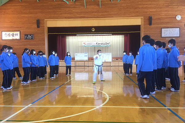 写真：御代田中学校 空手道体験授業の模様2