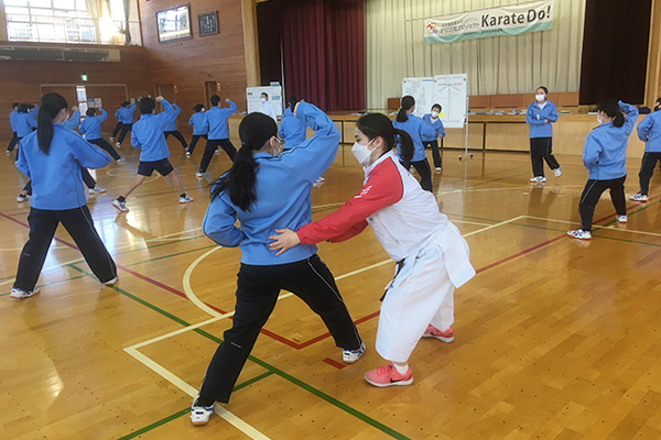 写真：御代田中学校 空手道体験授業の模様5