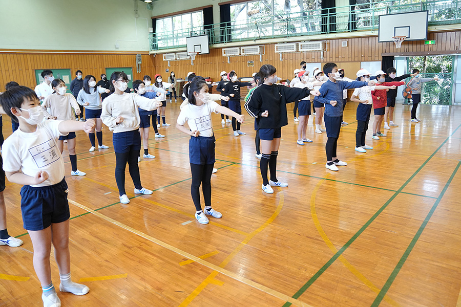 Read more about the article 東京・北区立王子第二小学校で空手道の体験授業を実施