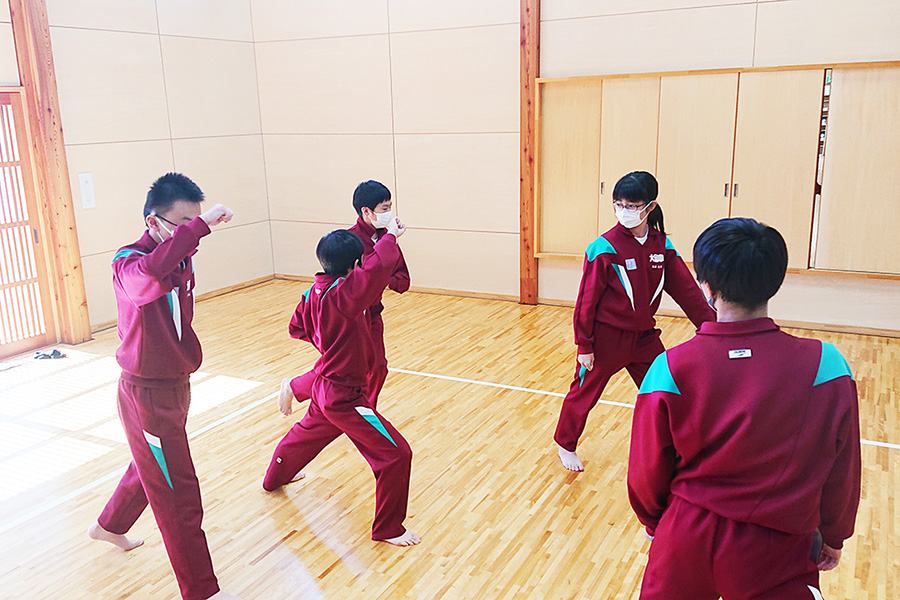 Read more about the article 山形県東根市立大富中学校において空手道体験授業を実施