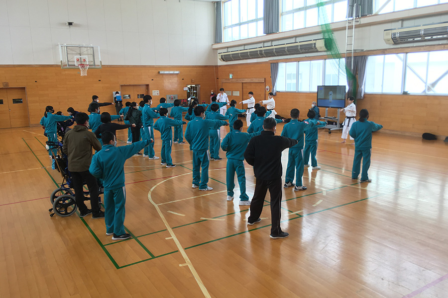 You are currently viewing 秋田県立能代支援学校で空手道の体験授業を実施