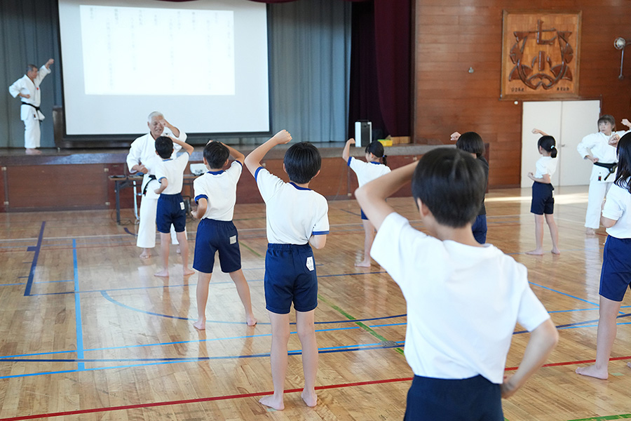 Read more about the article 東京・日野市立日野第七小学校で空手道体験授業を実施