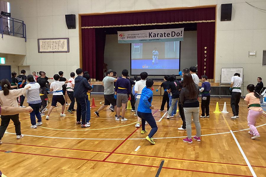 You are currently viewing 三重・県立特別支援学校伊賀つばさ学園中学部で空手道の体験授業を実施