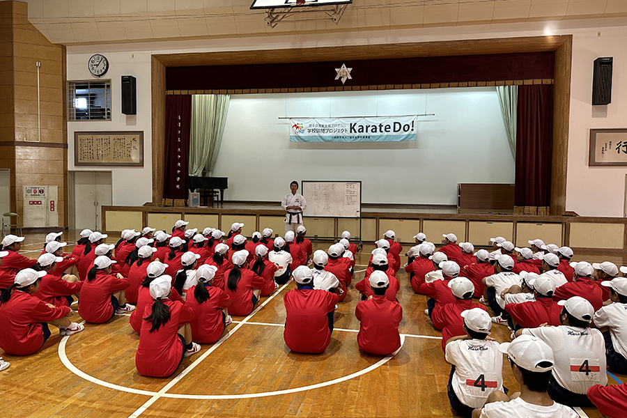 You are currently viewing 福岡・福岡市立原中央中学校で空手道の体験授業を実施