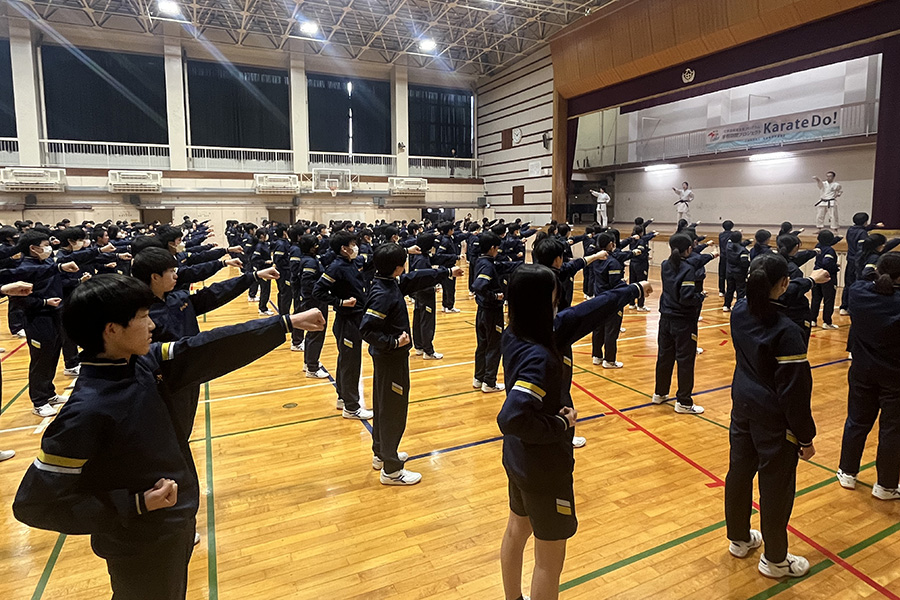 You are currently viewing 東京・府中市立府中第九中学校で空手道の体験授業を実施