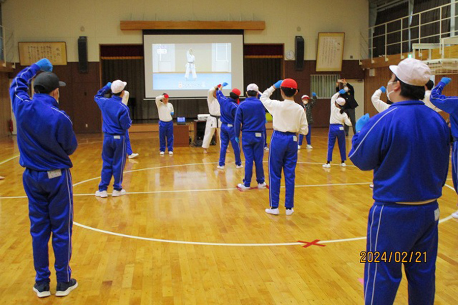 You are currently viewing 栃木・宇都宮大学共同教育学部附属特別支援学校中学部で空手道の体験授業を実施