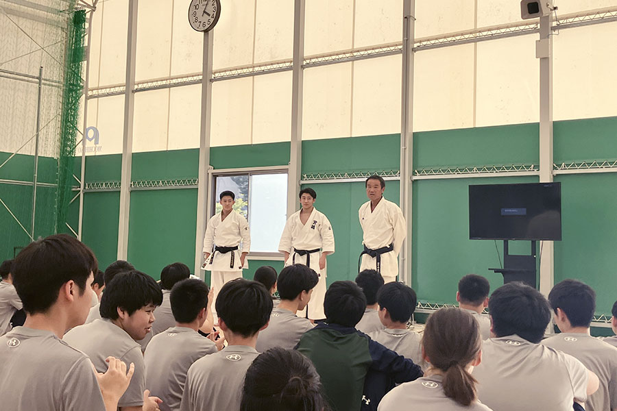Read more about the article 宮城・支援学校仙台みらい高等学園で空手道の体験授業を実施