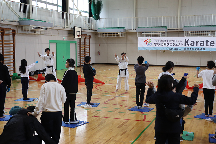 Read more about the article 神奈川・県立高津支援学校で空手道の体験授業を実施