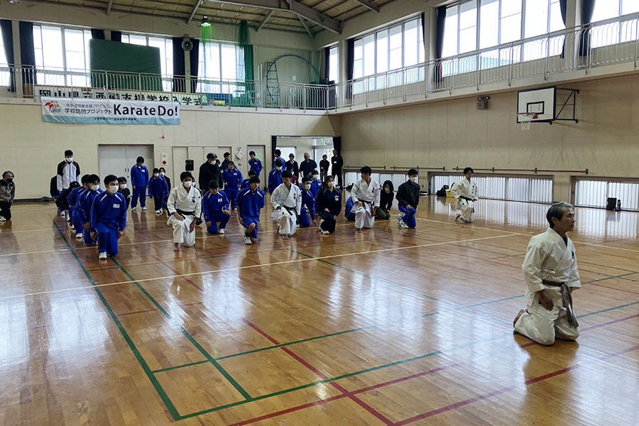 Read more about the article 岡山・県立西備支援学校で空手道の体験授業を実施