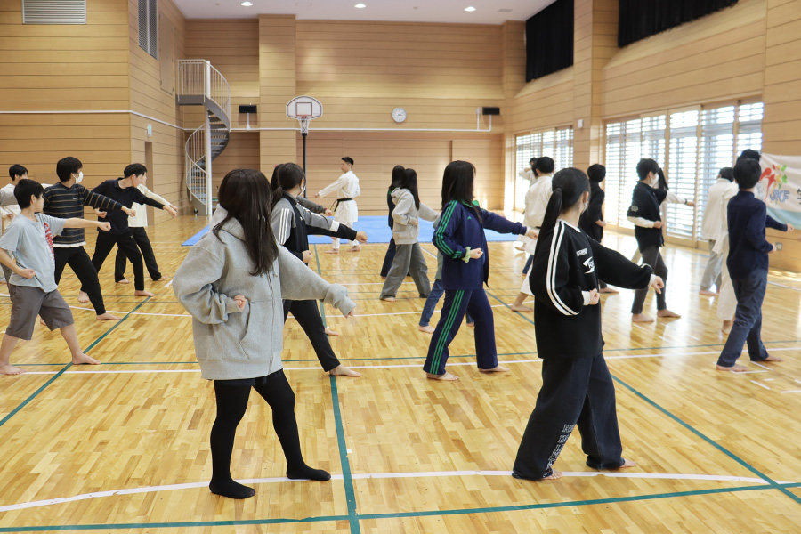 Read more about the article 東京みらい中学校で空手道の体験授業を実施