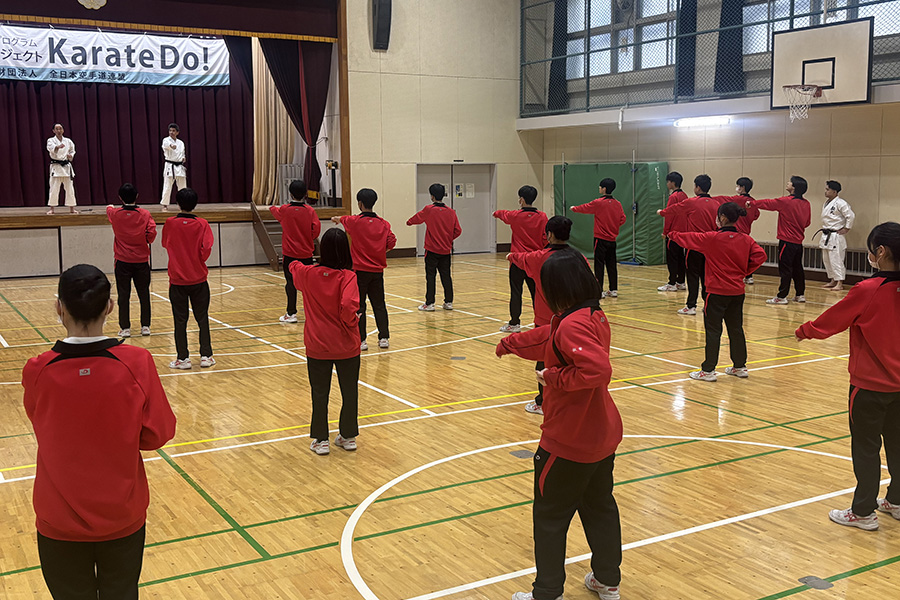 あなたが現在見ているのは 東京・江東区第二南砂中学校で空手道の体験授業を実施